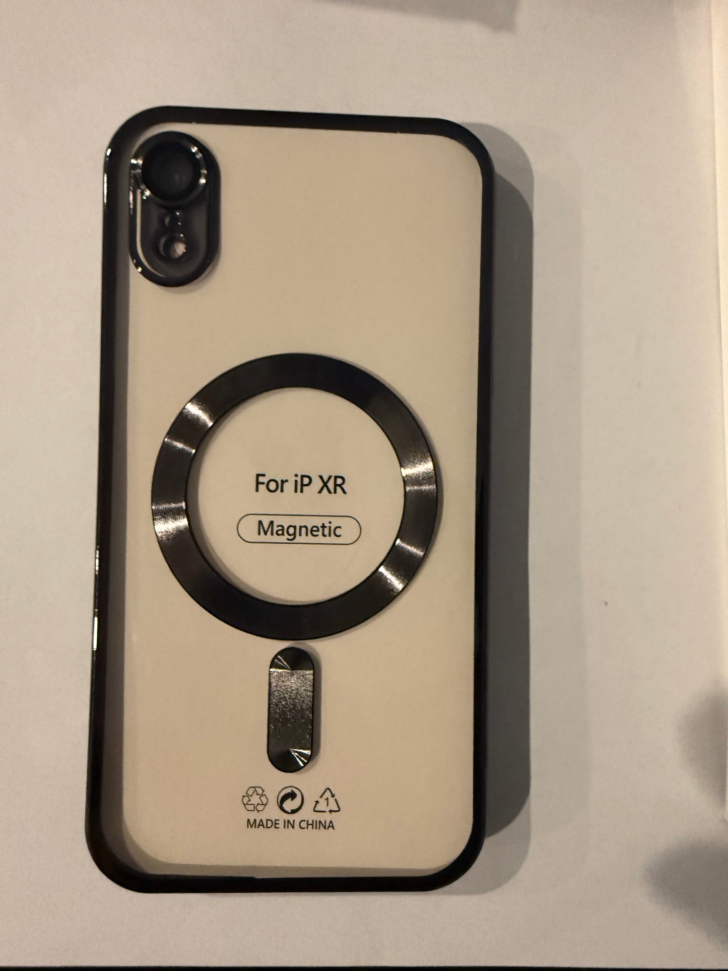 iphone XR magnetic