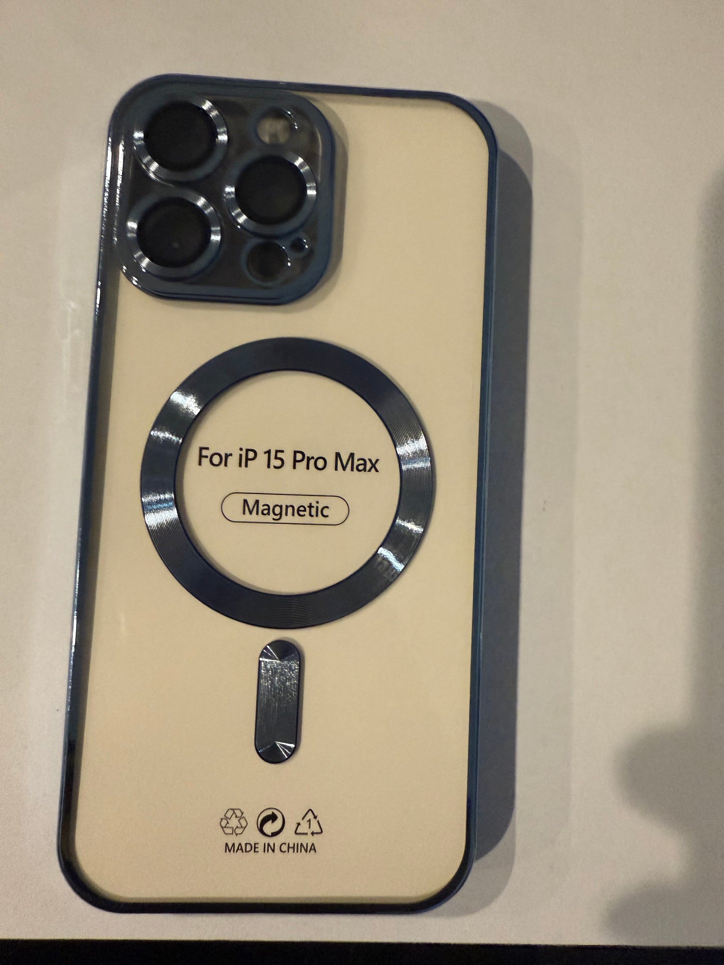 iphone 15 pro max magnetic