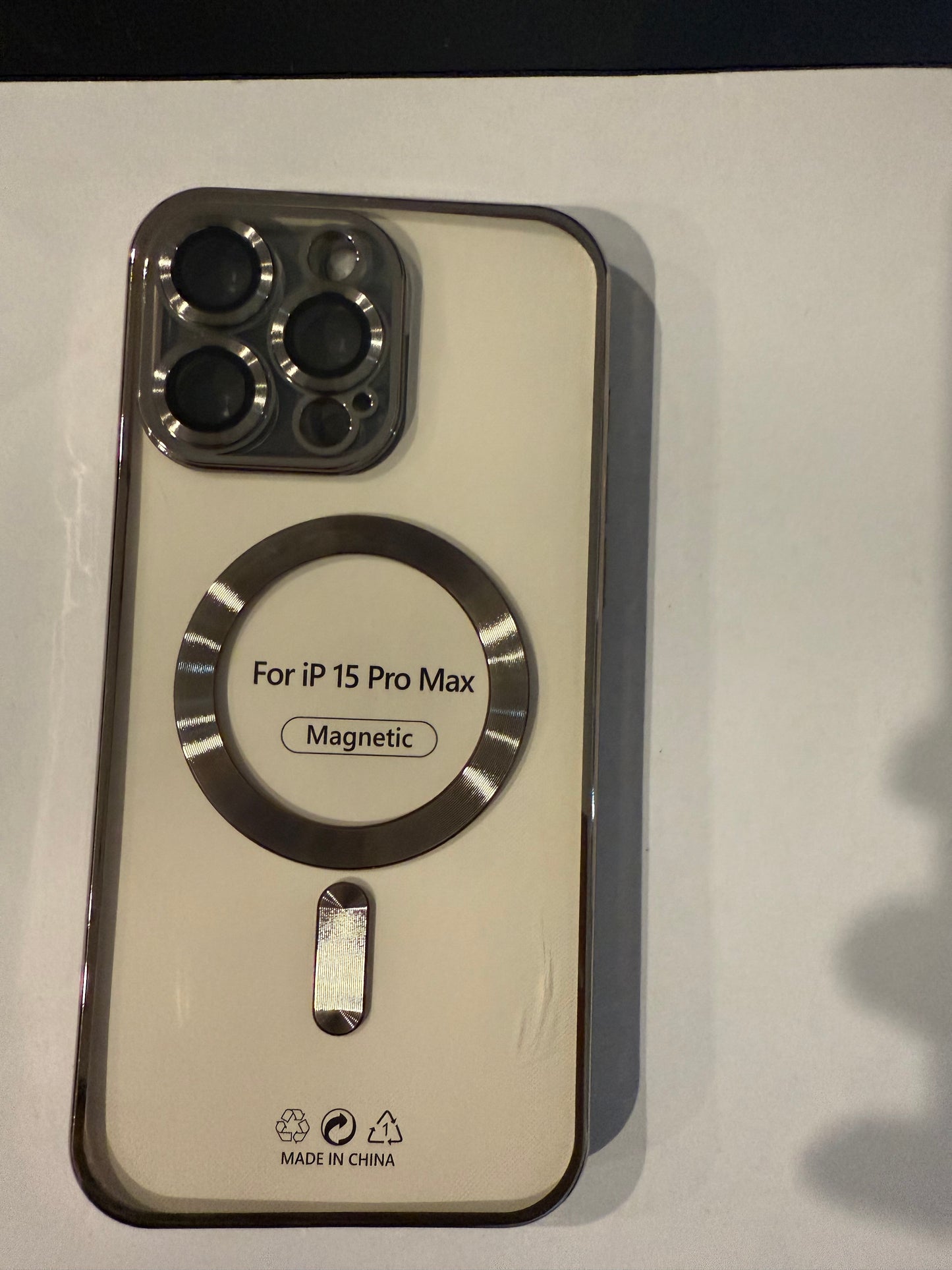 iphone 15 pro max magnetic