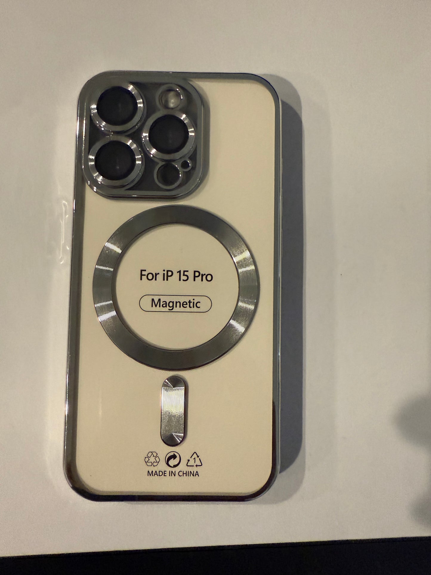 iphone 15 pro magnetic