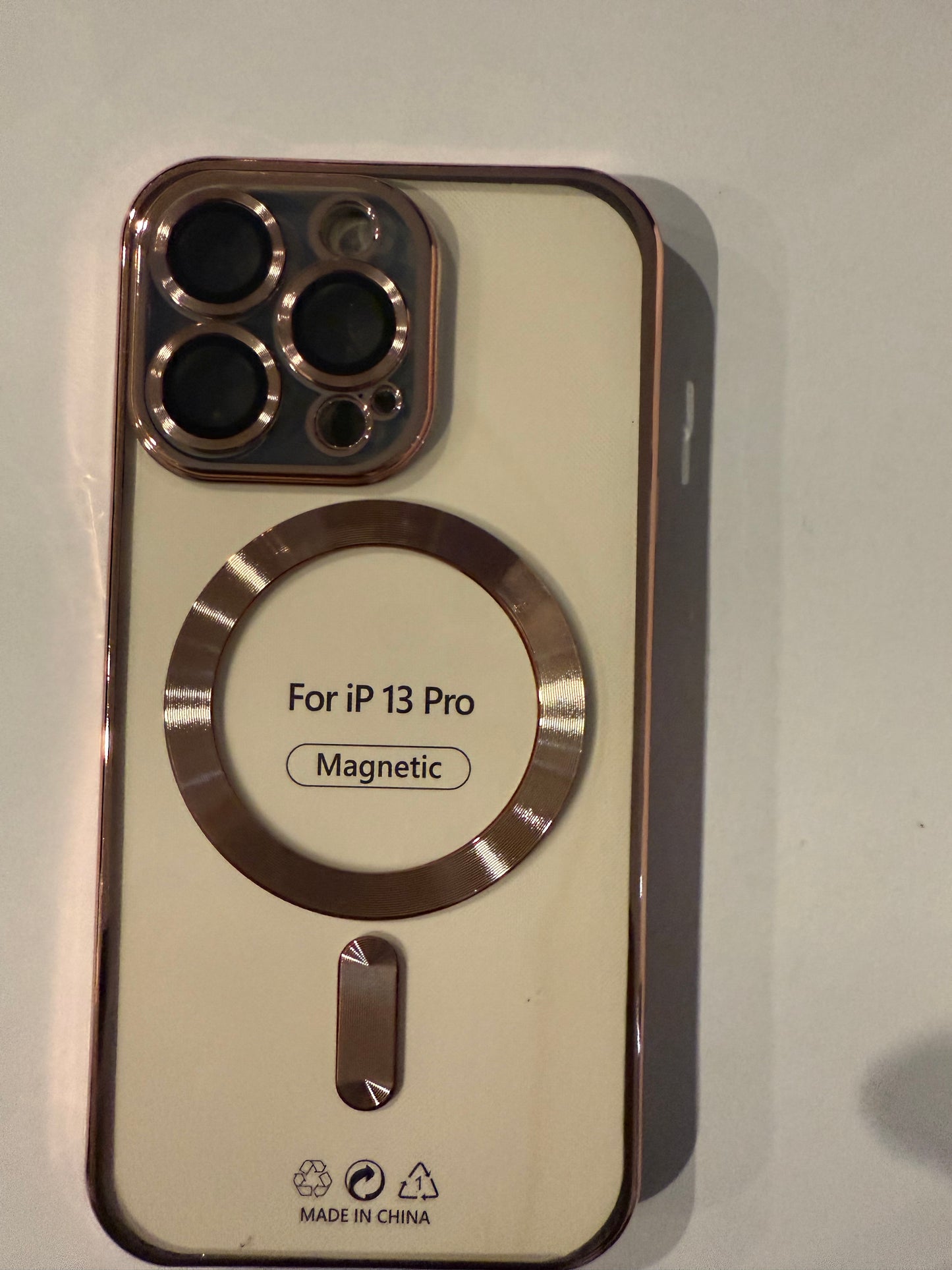 iphone 13 pro magnetic