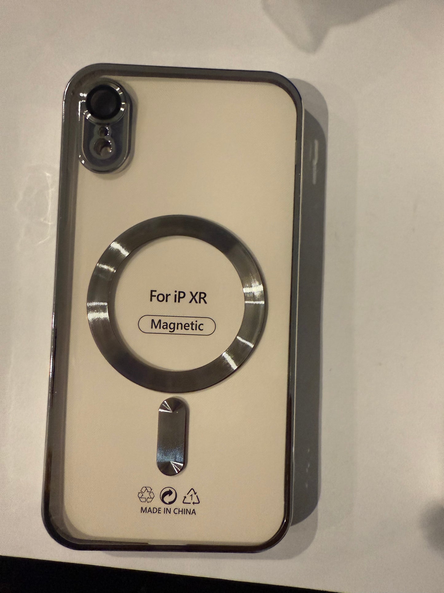 iphone XR magnetic